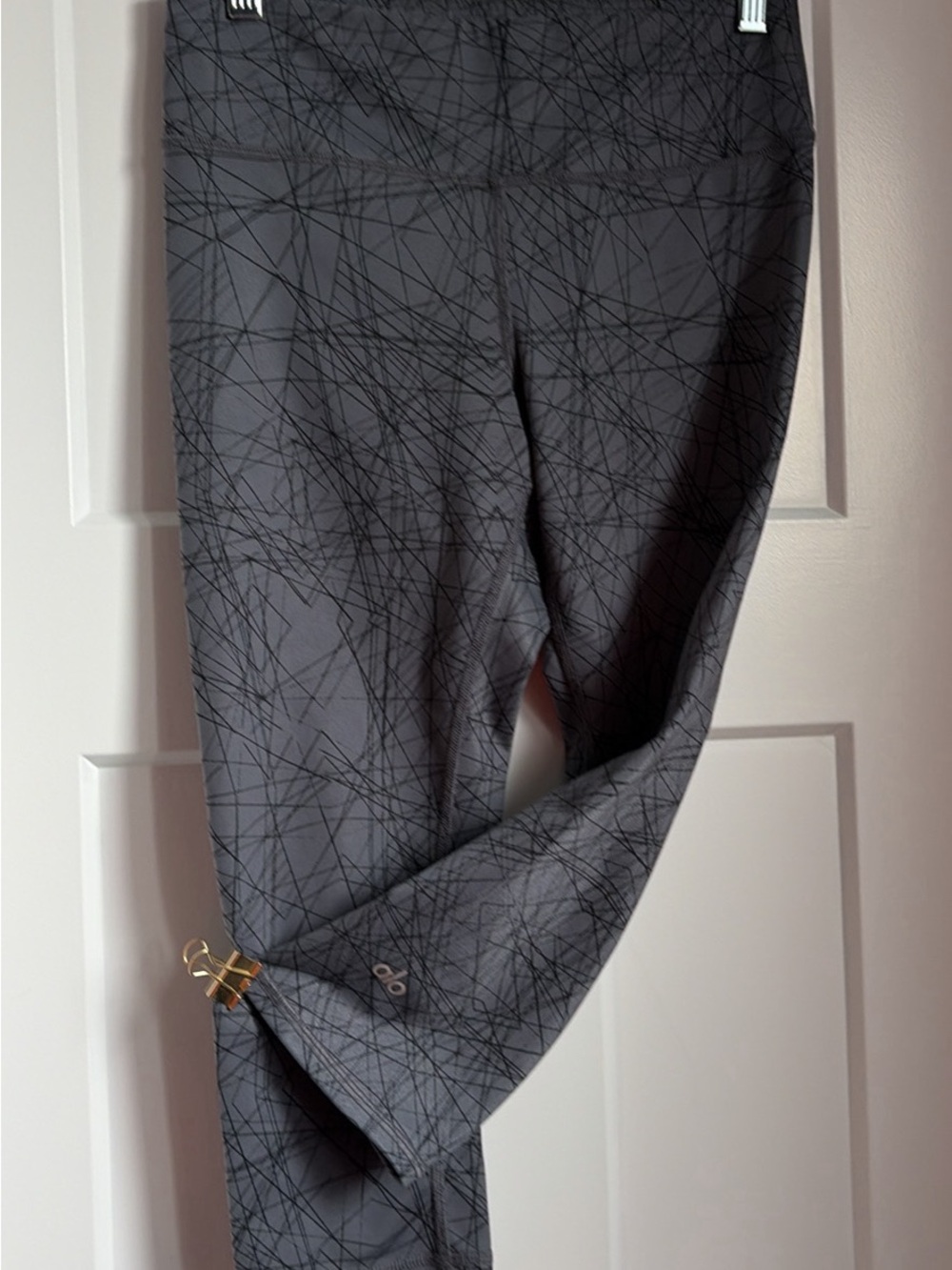 ALO Yoga Gray Capri Leggings with Black Abstract Line Print